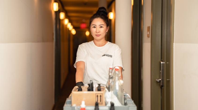 How Much To Tip Your Cleaning Lady This Holiday Season